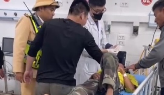 Dùng xe chuyên dụng dẫn đường, CSGT giúp người bệnh vượt cửa tử