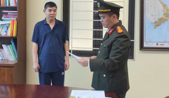 Làm giả giấy khám sức khỏe, 2 người bị khởi tố