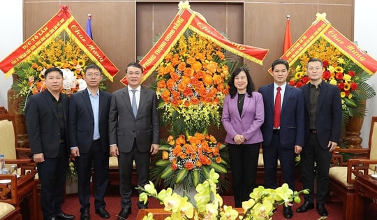 Văn phòng Trung ương Đảng chúc mừng Bộ Y tế nhân Ngày Thầy thuốc Việt Nam 27/2