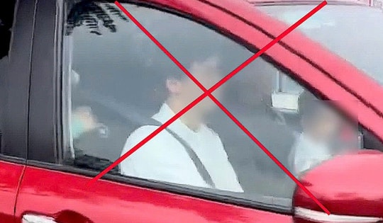 Tài xế cho trẻ nhỏ ngồi trước vô lăng khi lái ô tô ở Hà Nội bị xử phạt