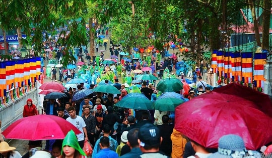 Tăng cường kiểm tra giá hàng hóa, dịch vụ khu vực lễ hội, đền chùa