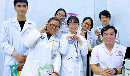 Gặp bác sĩ kể chuyện nghề bằng âm nhạc