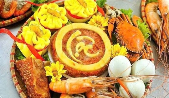 Ngày vía Thần Tài: Từ bánh hũ vàng, mâm cúng tiền triệu đến trào lưu mua lợn đất 'giữ vía'