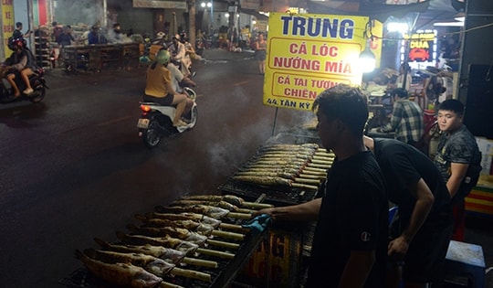 TP Hồ Chí Minh: Phố cá lóc thâu đêm đỏ lửa phục vụ ngày vía Thần Tài
