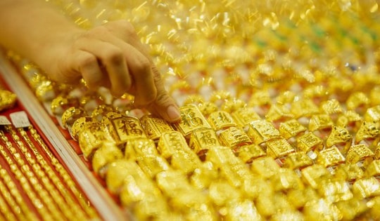 Chốt giá vàng hôm nay ngày 26/2 giảm rất mạnh trong vía Thần Tài