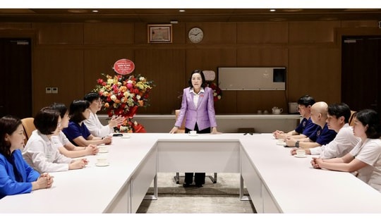 Phó Chủ tịch Quốc hội thăm, chúc mừng Viện Bảo vệ, chăm sóc sức khỏe cán bộ Trung ương