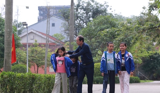 Năm bát hương lạnh khói và trái tim của một người đàn ông