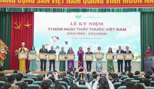 Phó Chủ tịch Quốc hội Nguyễn Thị Thanh chúc mừng ngày truyền thống ngành Y tại Bệnh viện Nhi Trung ương, BVĐK Đức Giang