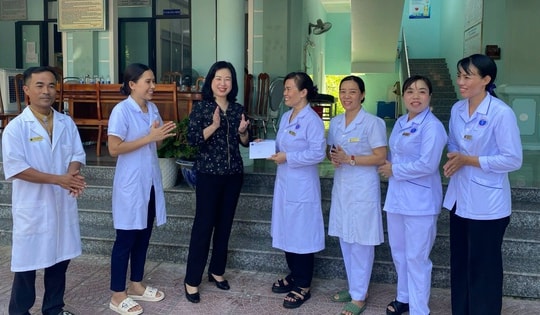 71 năm Ngày Thầy thuốc Việt Nam: Ngành y tế luôn giữ vững tinh thần trách nhiệm, tận tụy vì sức khỏe nhân dân