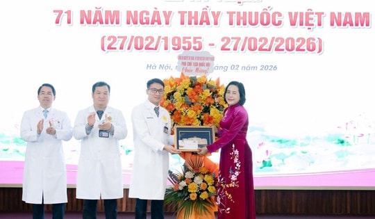 Phó Chủ tịch Quốc hội thăm, chúc mừng Viện Huyết học - Truyền máu Trung ương và Bệnh viện E