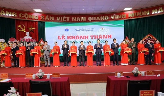 Thứ trưởng Thường trực Bộ Y tế Vũ Mạnh Hà dự lễ khánh thành hệ thống xạ trị gia tốc tại Bệnh viện Ung bướu Thanh Hóa