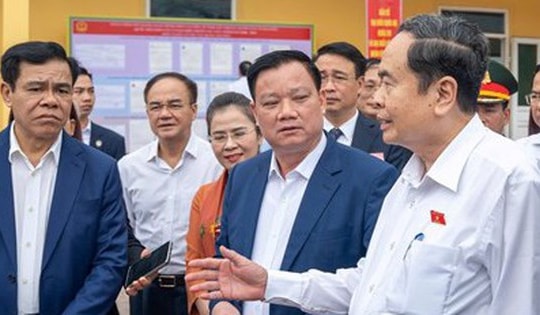 Chủ tịch Quốc hội kiểm tra công tác chuẩn bị bầu cử tại Nghệ An