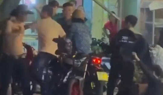 Mâu thuẫn khi mời bia, nhóm thanh niên dùng dao, mũ bảo hiểm đánh nhau