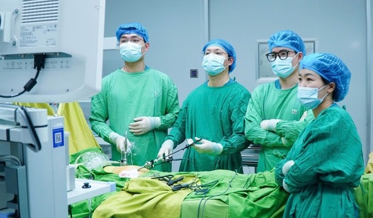 Người phụ nữ có 2 khối u quái hiếm gặp ở ổ bụng và buồng trứng