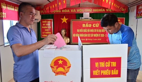 Nhiều cử tri nơi đầu sóng hào hứng đi bầu cử sớm