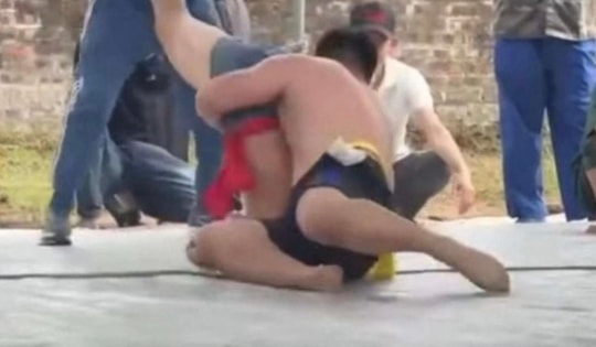 Tử vong trên sới vật hội làng: Đô vật có phải chịu trách nhiệm hình sự?