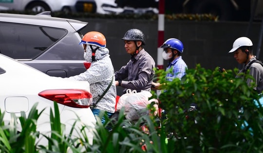 Miền Bắc nắng nóng trên 30 độ trước khi chuyển mưa rét vào đêm nay