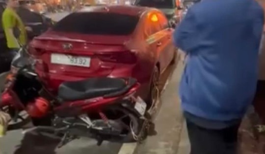 Thông tin mới nhất vụ khóa xe máy vào ô tô vì đỗ trước cửa hàng mình thuê