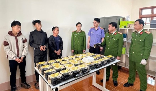 Triệt phá đường dây vận chuyển hơn 34kg ma túy, thu giữ súng cùng 11 viên đạn