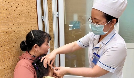 Điếc đột ngột và ‘bẫy’ công nghệ: Cảnh báo từ chuyên gia Tai Mũi Họng