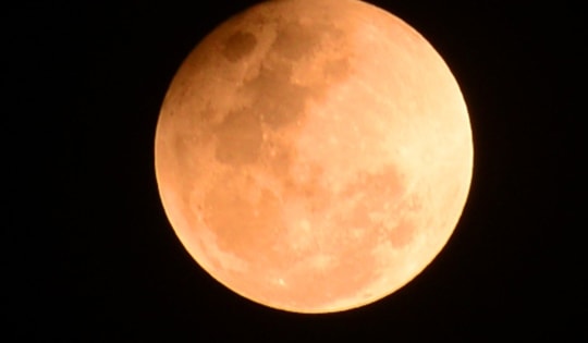 Chiêm ngưỡng khoảnh khắc ‘trăng máu’ đỏ rực bầu trời TP Hồ Chí Minh