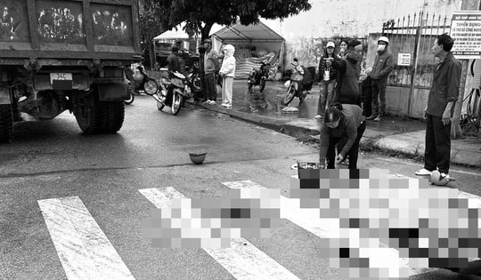 Va chạm với ô tô tải, cháu tử vong, bà bị thương