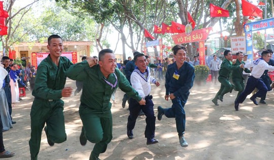 Sôi động Hội trại tòng quân năm 2026 ở Khánh Hòa