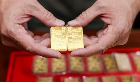 Giá vàng biến động mạnh theo tin chiến sự Trung Đông, nhà đầu tư nên làm gì?