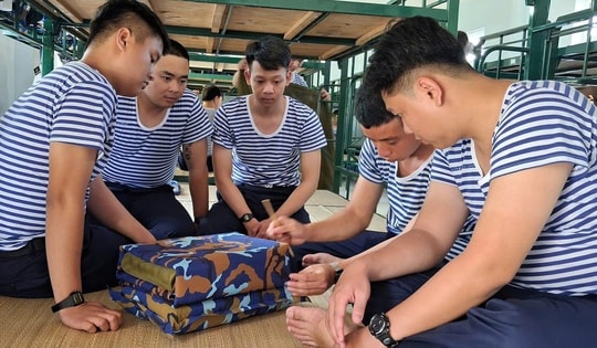 Ngày đầu tiên của tân binh ở Vùng 3 Hải quân