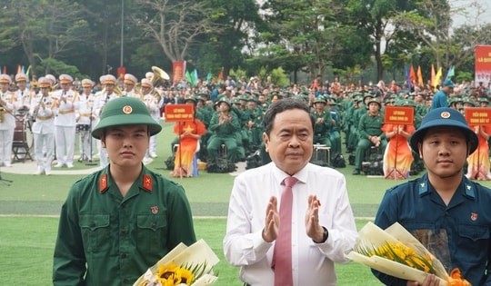 Chủ tịch Quốc hội Trần Thanh Mẫn dự lễ tiễn tân binh lên đường nhập ngũ