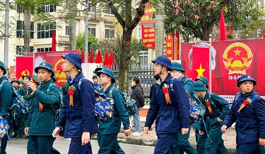 Nghẹn ngào giây phút tiễn tân binh Hải Phòng lên đường nhập ngũ trong Ngày hội tòng quân 2026