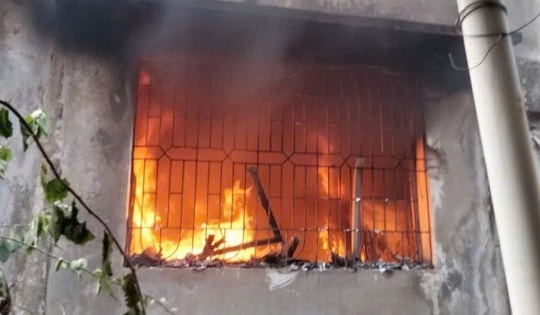 Hà Nội: Kịp thời khống chế đám cháy nhà dân trên phố Chùa Bộc