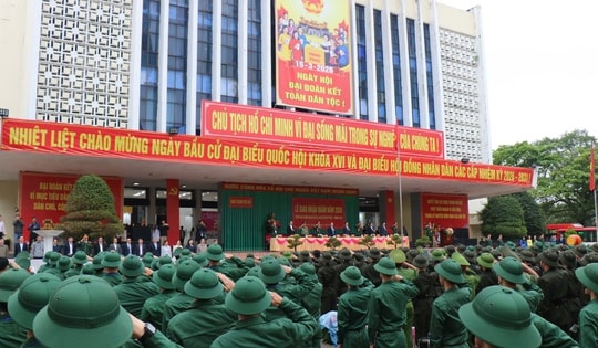 Những khoảnh khắc đẹp trong ngày hội tòng quân ở Huế