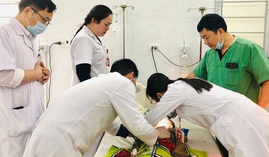 Cấp cứu kịp thời bé 27 tháng tuổi ngừng thở do hóc quả nhãn