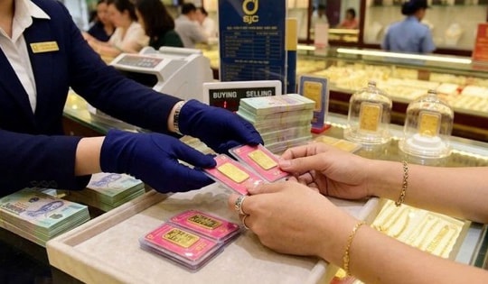Giá vàng trong nước và thế giới bật tăng nhẹ, đầu tư lướt sóng cần thận trọng