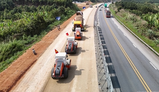 Mở rộng cao tốc Nội Bài - Lào Cai: Công trường bám tuyến, chạy đua tiến độ năm 2026