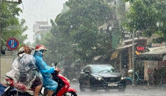 Cảnh báo mưa trái mùa ở Trung Bộ và Nam Bộ
