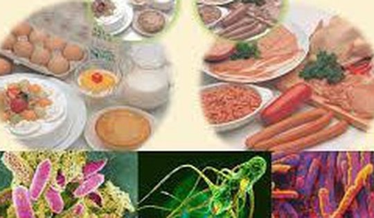 Ăn trưa tại gia gia đình, 3 người nghi ngộ độc nhập viện điều trị