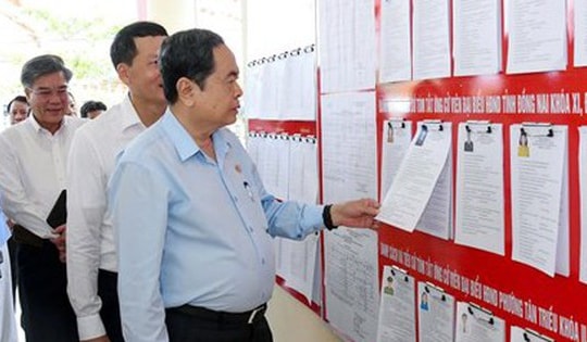 Chủ tịch Quốc hội tin tưởng cuộc bầu cử tại Đồng Nai sẽ
diễn ra dân chủ, đúng pháp luật, thành công tốt đẹp