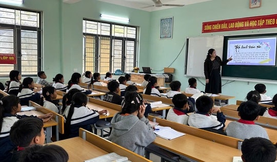 Nhường nhà dựng trường nội trú liên cấp nơi biên giới