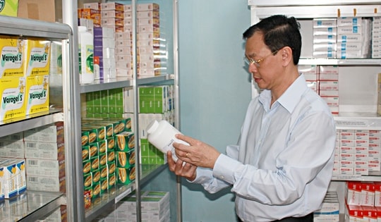 Thứ trưởng Nguyễn Tri Thức khảo sát thực tế y tế cơ sở tại Cà Mau