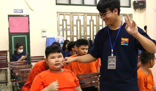 Phía sau học bổng 12 tỷ của chủ nhân Huy chương Bạc AI quốc tế