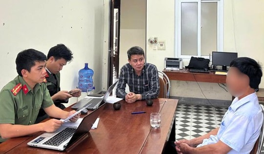 Hai người bị xử phạt vì đăng tin sai về bầu cử