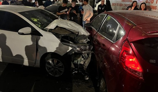 Tai nạn liên hoàn trên phố Nguyễn Chánh, có người bị thương nặng