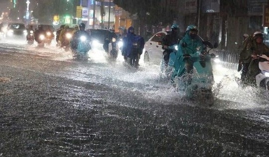 Mưa trái mùa ở Tây Nguyên và Nam Bộ kéo dài đến khi nào?