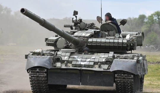 Xe tăng T-80BVM Nga sống sót sau khi hứng 18 đòn cảm tử từ UAV Ukraine