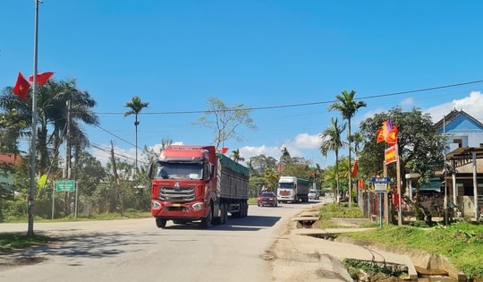 Sở Xây dựng TP Huế lên tiếng về thông tin 'cấm xe sơ mi rơ-moóc trên Quốc lộ 49'