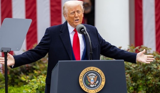 Tổng thống Trump yêu cầu Tehran ‘đầu hàng vô điều kiện’, nêu mẫu lãnh đạo mới cho Iran