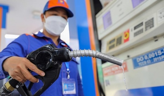 Sẽ điều chỉnh ngay giá xăng dầu trong nước nếu giá cơ sở tăng từ 7%