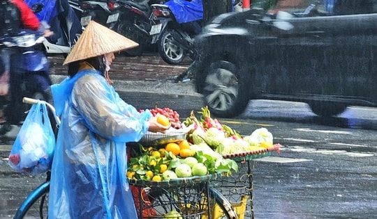 Miền Bắc mưa dông, miền Nam nắng nóng trong ngày Quốc tế Phụ nữ 8/3